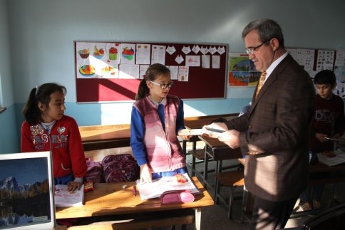 Akyazı Belediye Başkanı Hasan Akcan Yağcılar İlköğretim Okulunu Ziyaret Etti